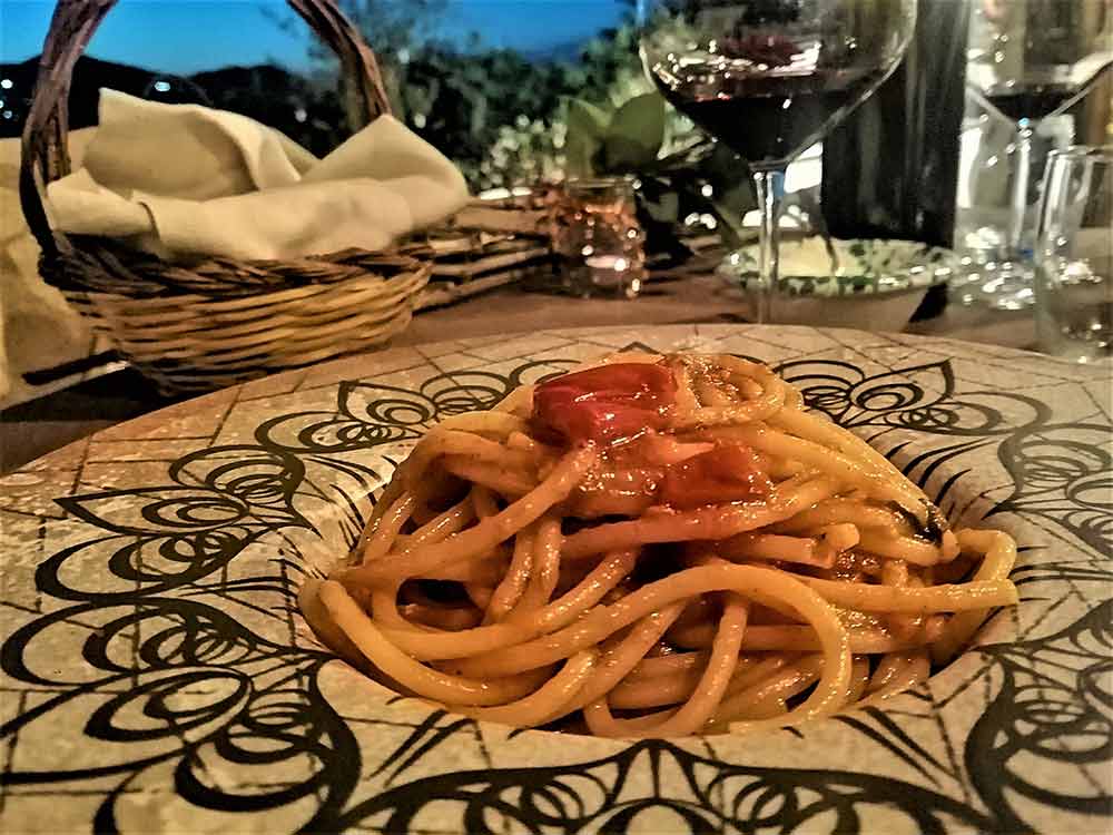 «Cà tavola» e il ben di dio dell’autenticità. Dove abita Bacco il piacione
